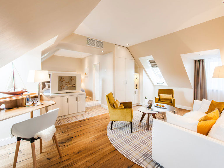 Ein modernes, freundliches Zimmer im Hotel Birke.