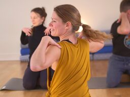 Claudia Ballhaus Yoga im Hotel Birke